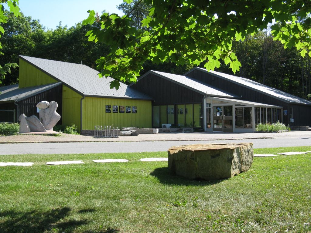 Le pavillon principal du musée québécois d'archéologie Pointe-du-Buisson, dans le secteur Melocheville