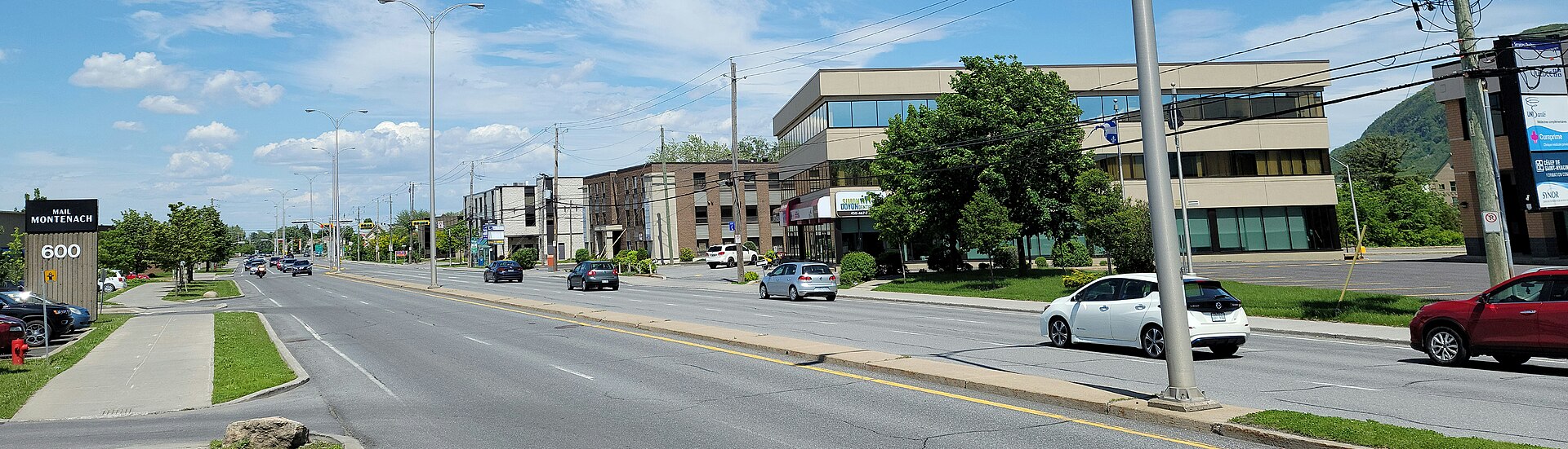 Le boulevard Sir-Wilfrid-Laurier, artère commerciale de Beloeil, face au Mail Montenach