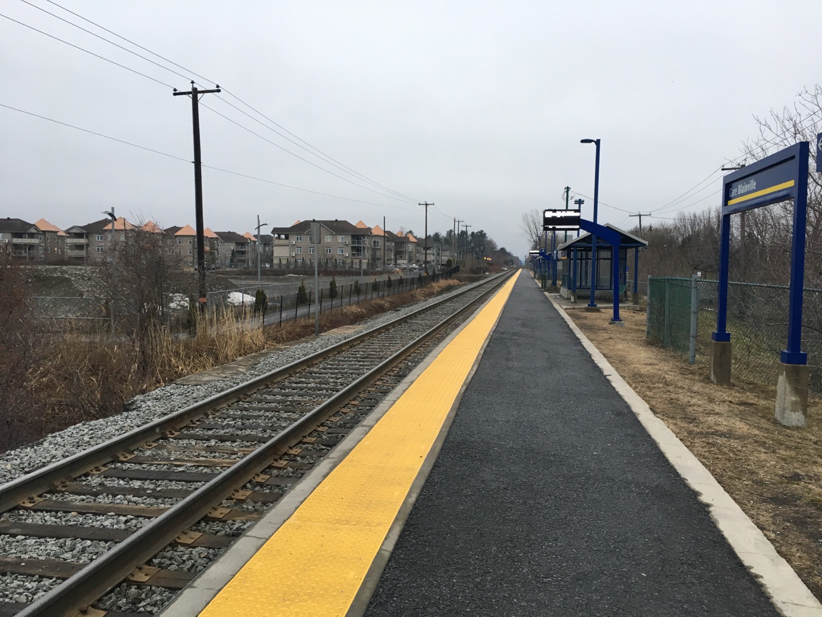 Le quai de la gare de Blainville sur la ligne exo Saint-Jérôme