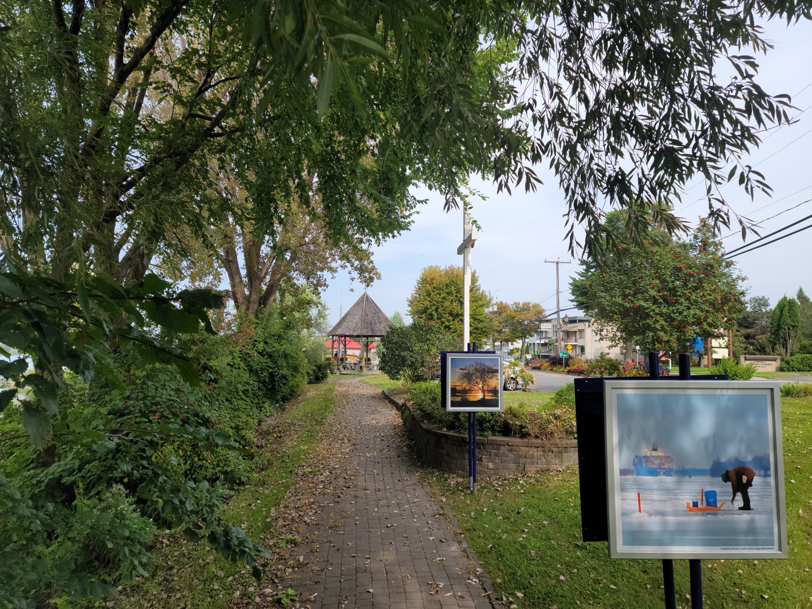 Sentier et exposition de photos au parc Cartier-Richard, au village de Contrecœur