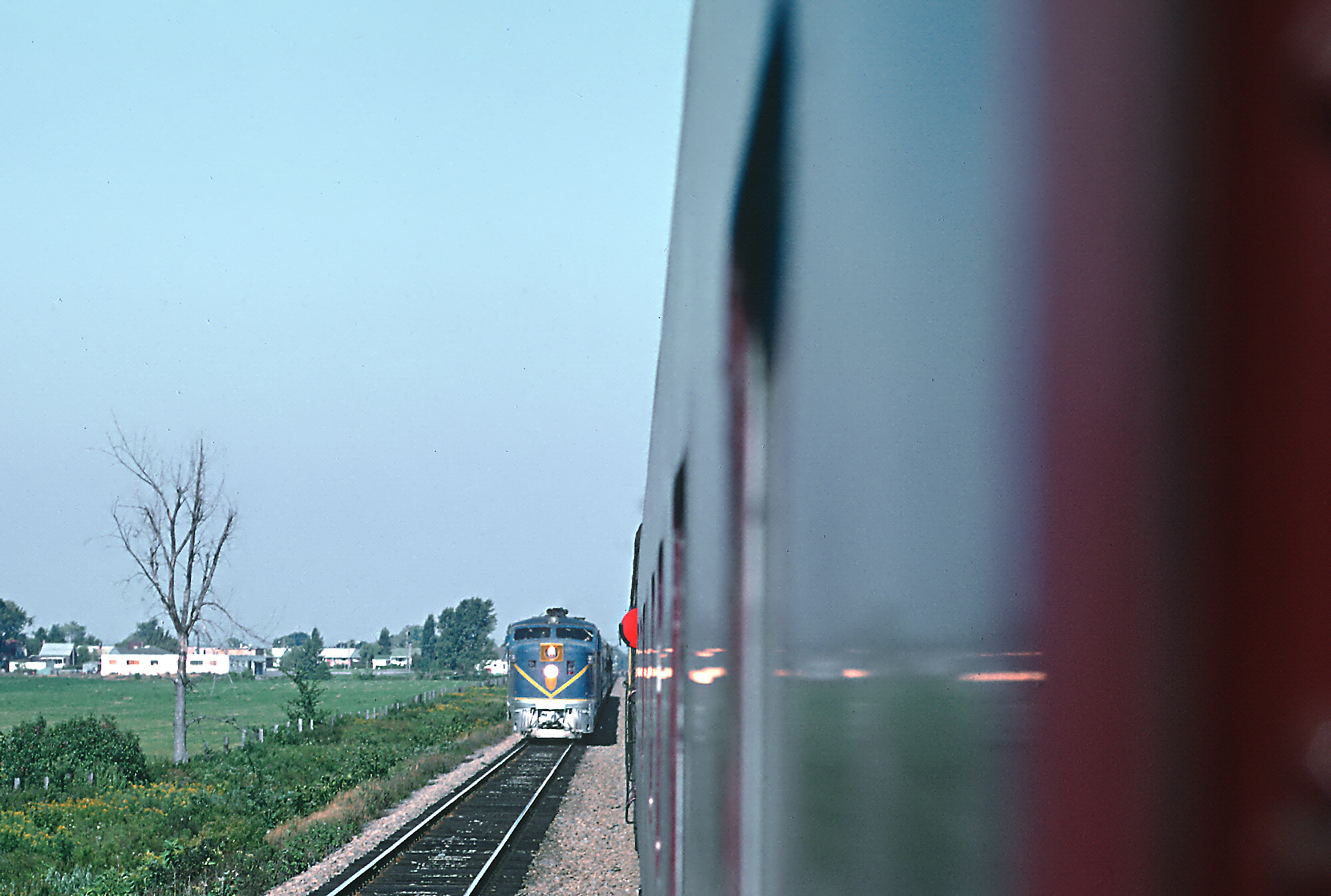 Le train The Laurentian du Delaware and Hudson croisé près de Delson en 1968