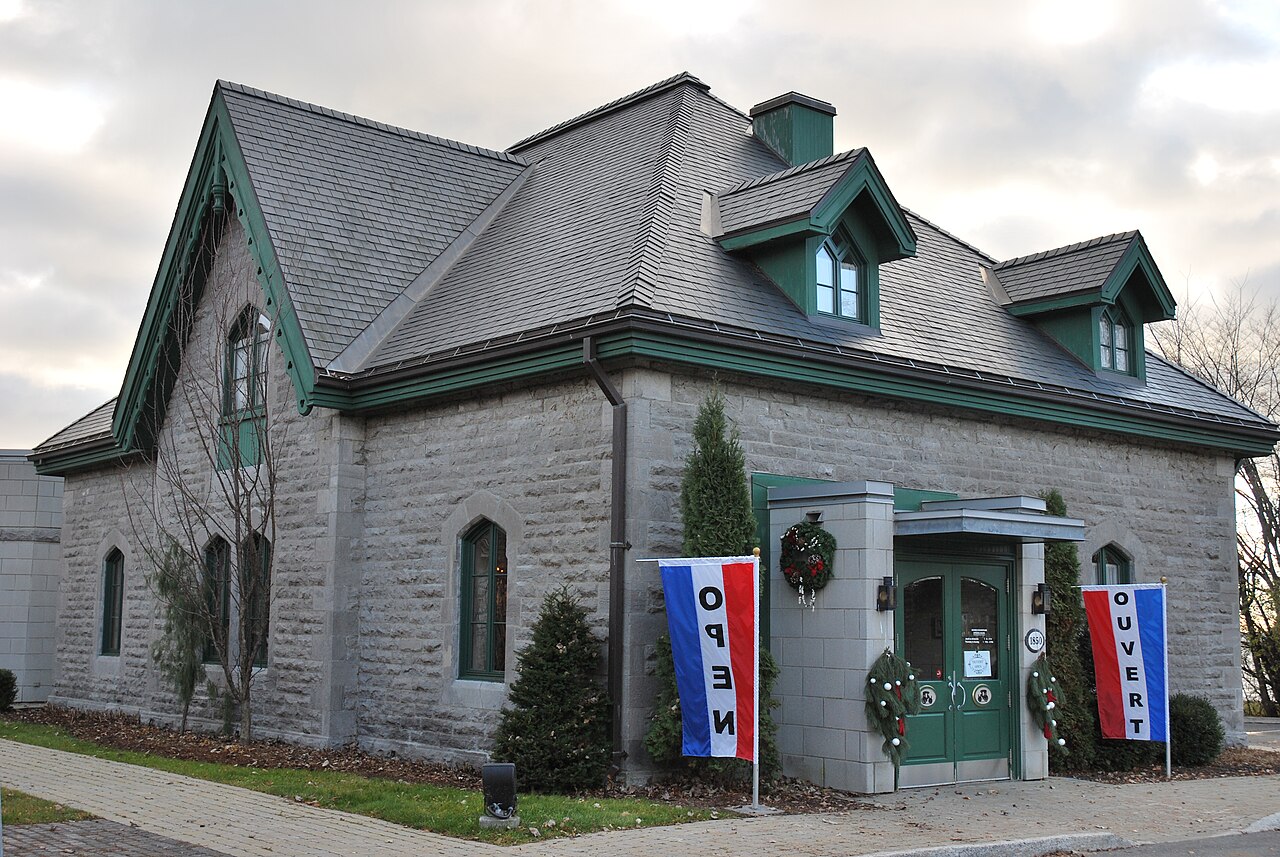 Le Musée d'histoire et du patrimoine de Dorval, bâtiment en pierre de 1874 au 1850, chemin du Bord-du-Lac
