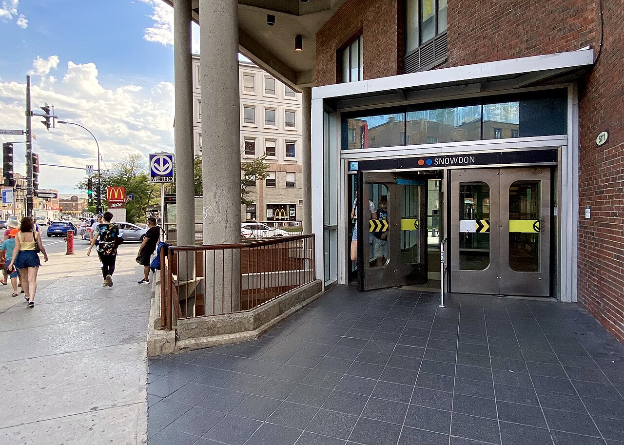 Édicule de la station de métro Snowdon, à la limite est de Hampstead