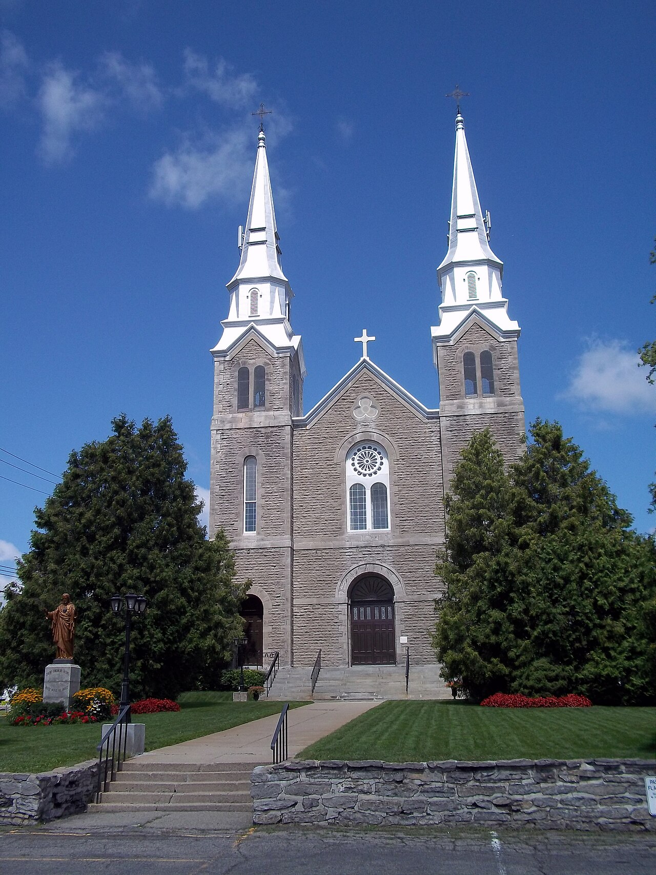 L'église Saint-Raphaël-Archange, au cœur du village de L'Île-Bizard