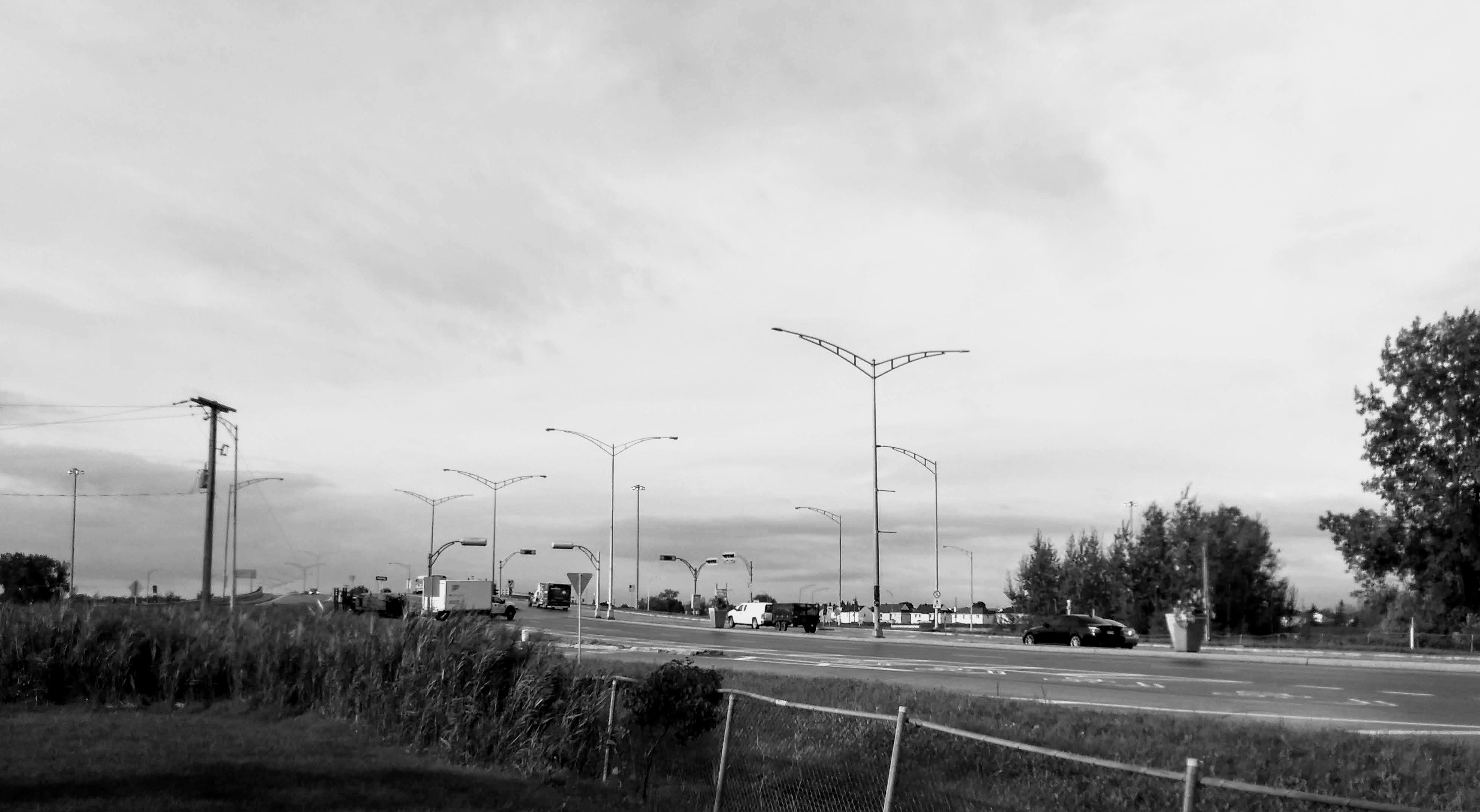 Le boulevard Dagenais Ouest près de l'autoroute 13, au centre de Fabreville