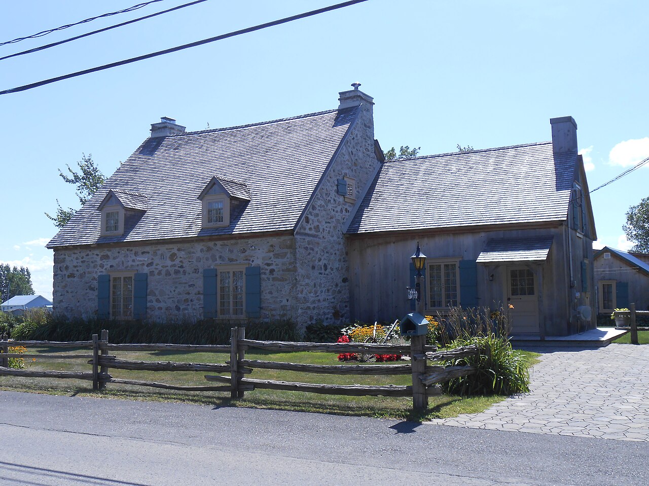 La maison Therrien, maison de pierre du 9770 boulevard des Mille-Îles, à Laval