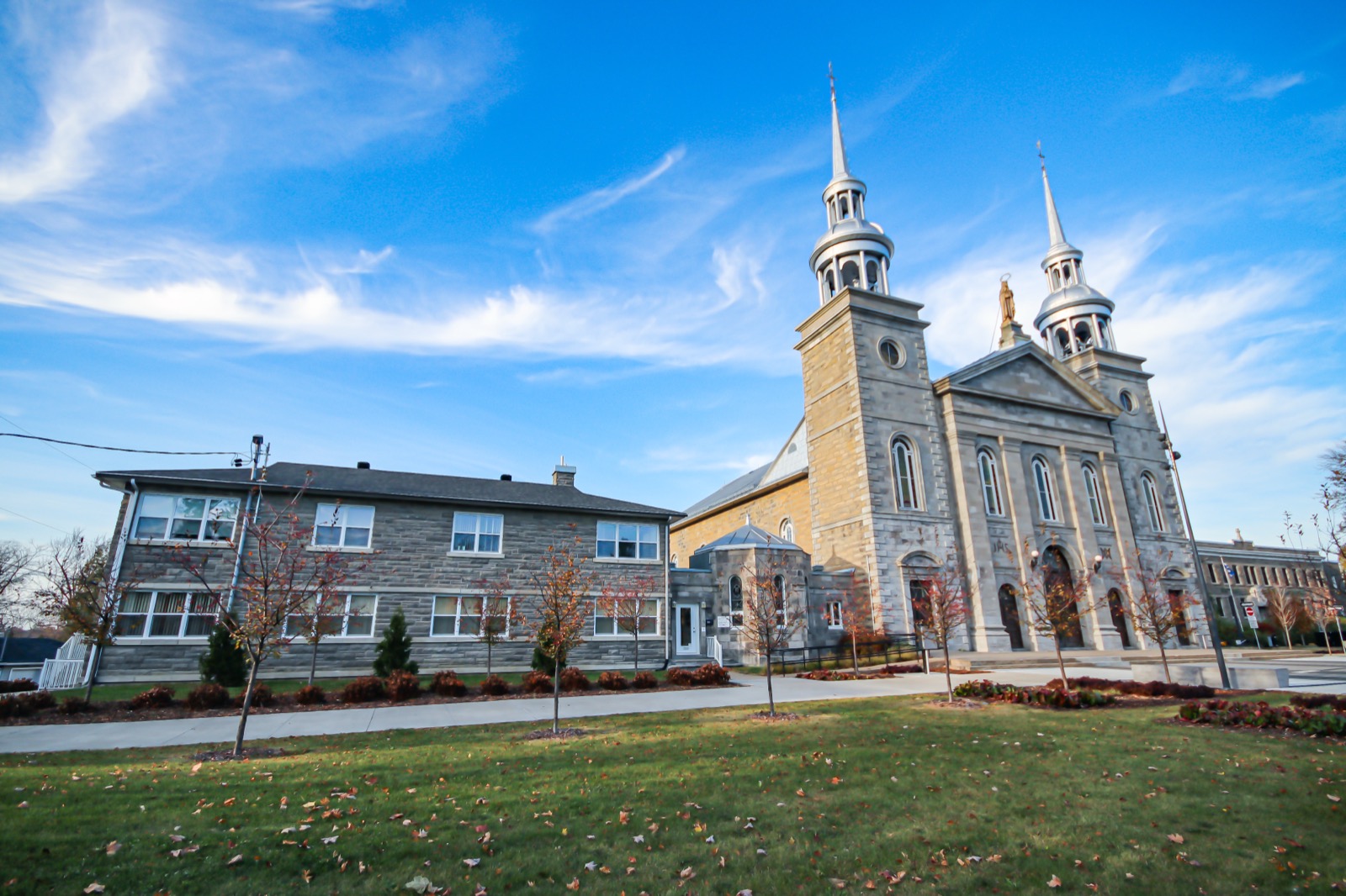 Le presbytère de l'église de Sainte-Rose-de-Lima, boulevard Sainte-Rose à Laval