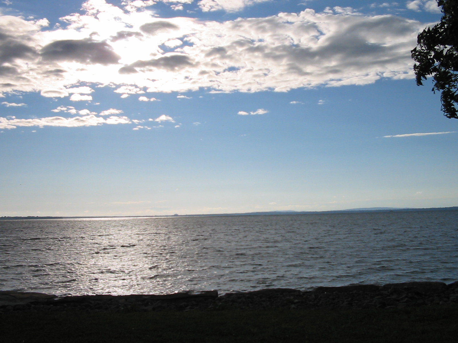 Le lac Saint-Louis vu de la rive de Léry, en fin de journée