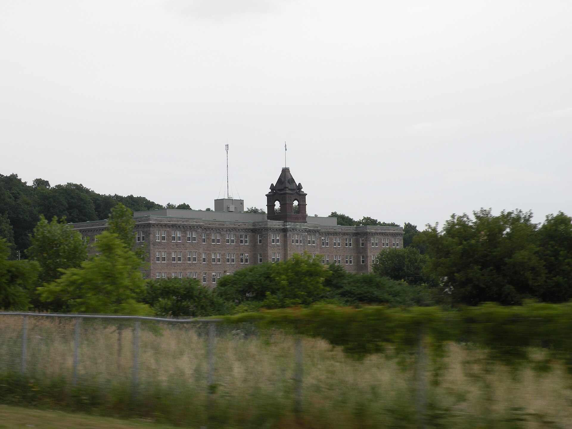 L'école secondaire d'Oka, installée dans l'ancien Institut agricole du chemin d'Oka