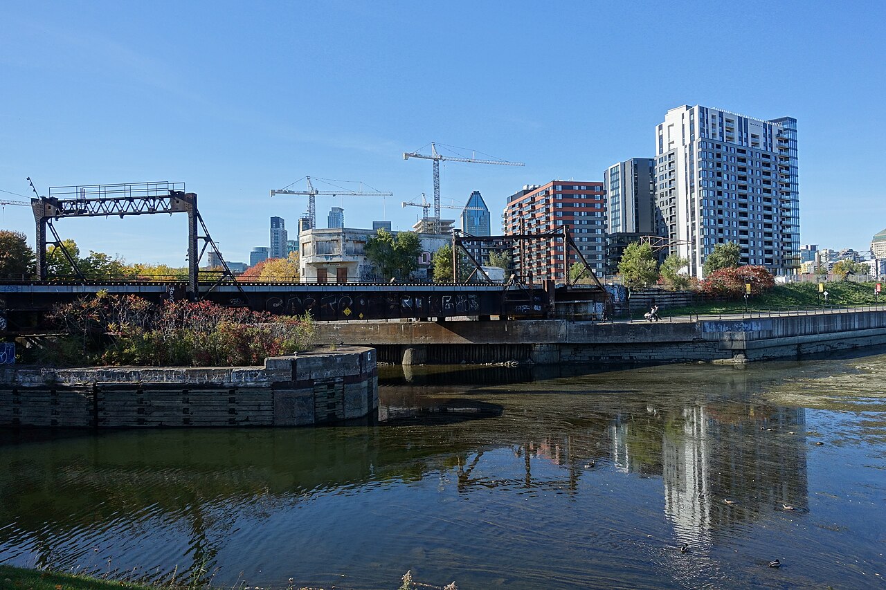 Le canal de Lachine près de la Petite-Bourgogne