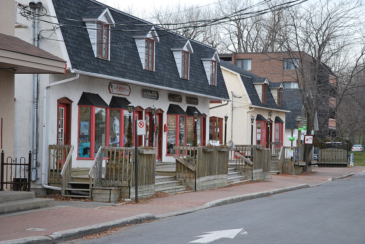 Le noyau villageois de Pointe-Claire, le long du chemin du Bord-du-Lac