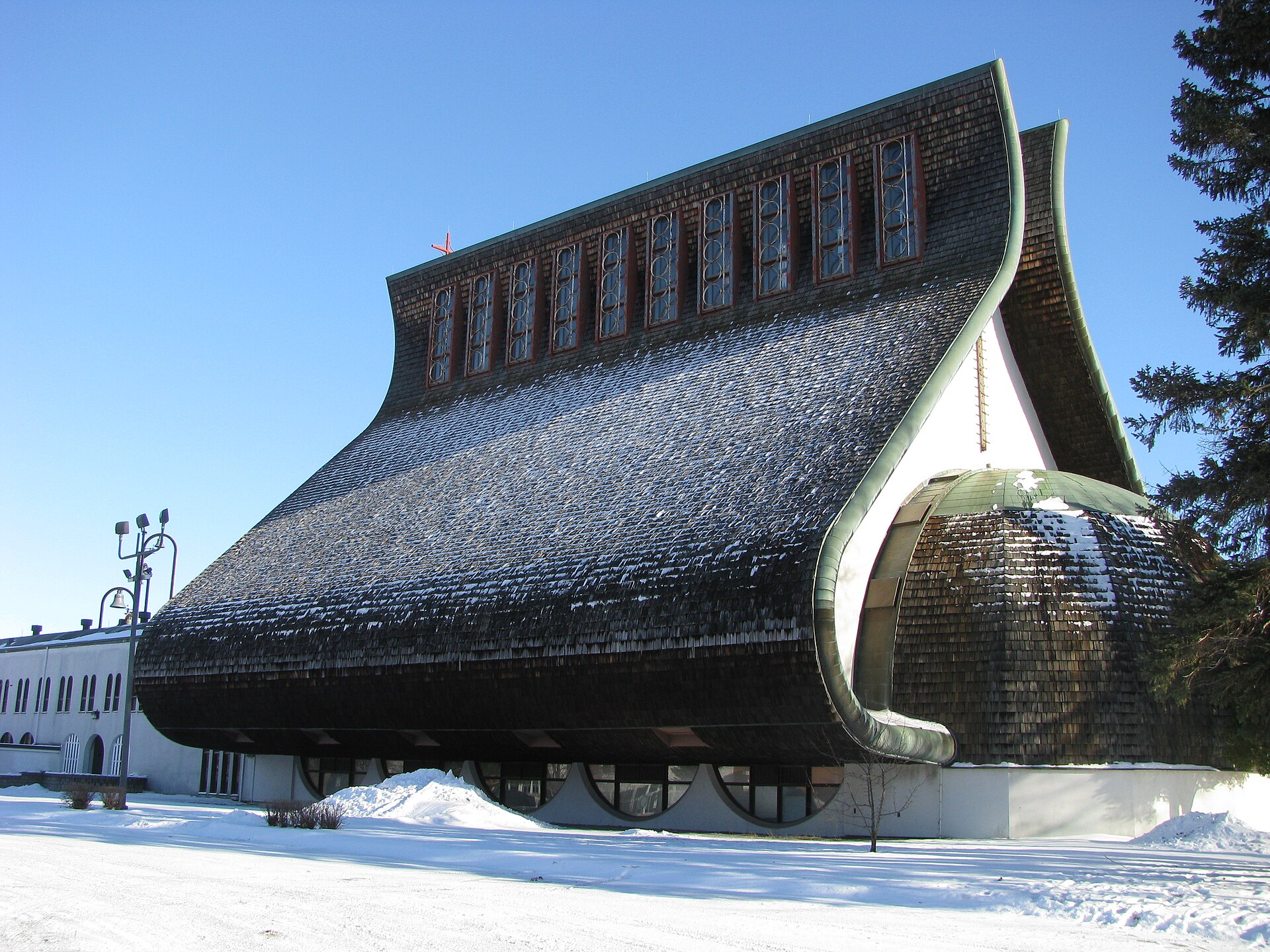 L'église Notre-Dame-des-Champs, surnommée la Sacoche, boulevard Iberville à Repentigny