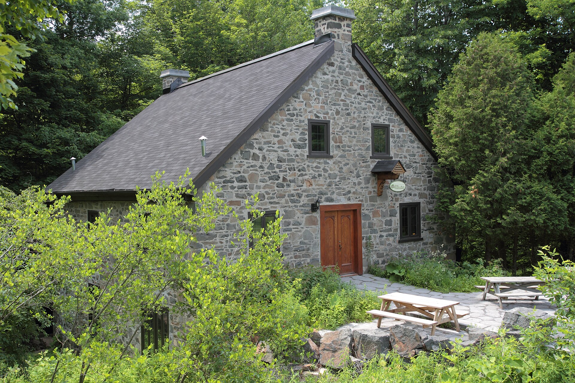 Le Vieux Moulin de pierre de 1761 au parc national du Mont-Saint-Bruno