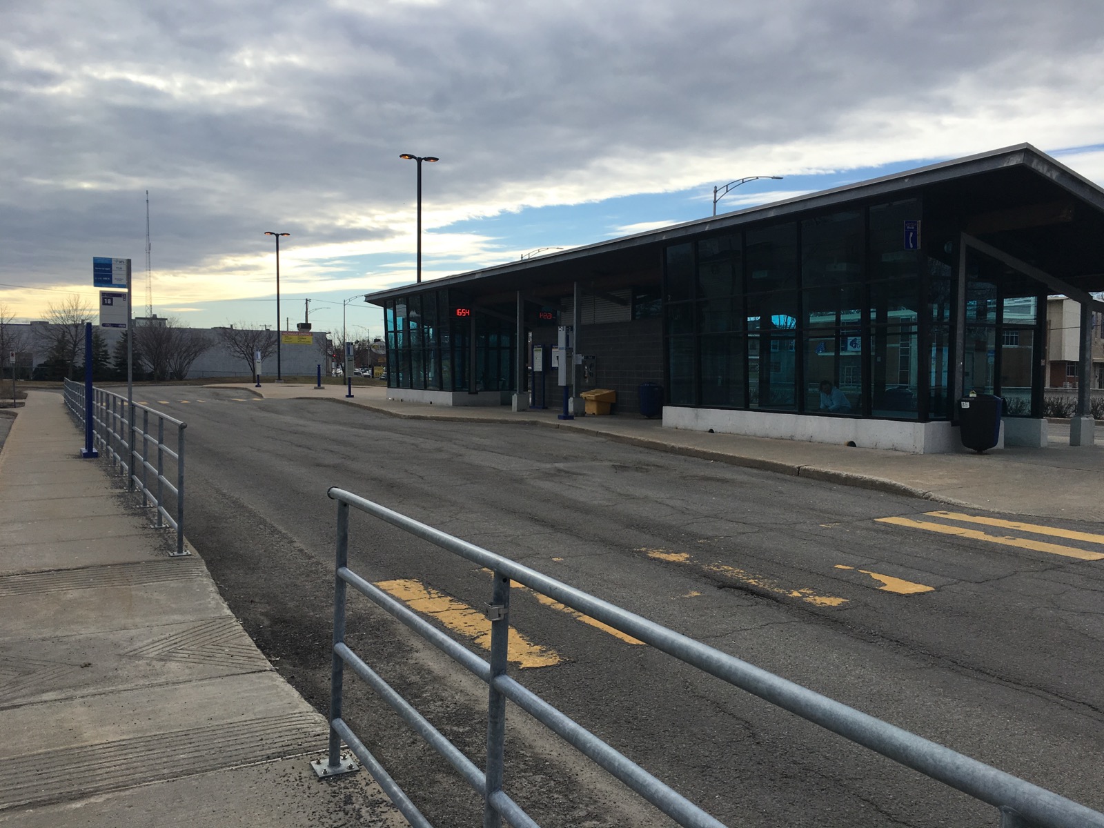 Le terminus d'autobus exo de Saint-Eustache, sur le boulevard Arthur-Sauvé
