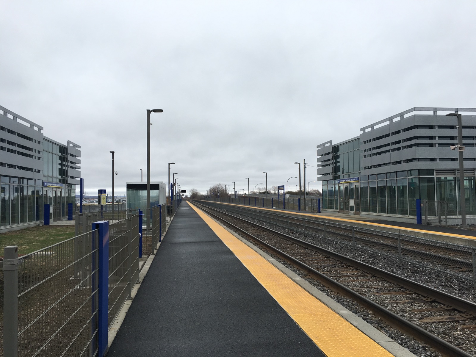 Les quais de la gare exo Longueuil-Saint-Hubert
