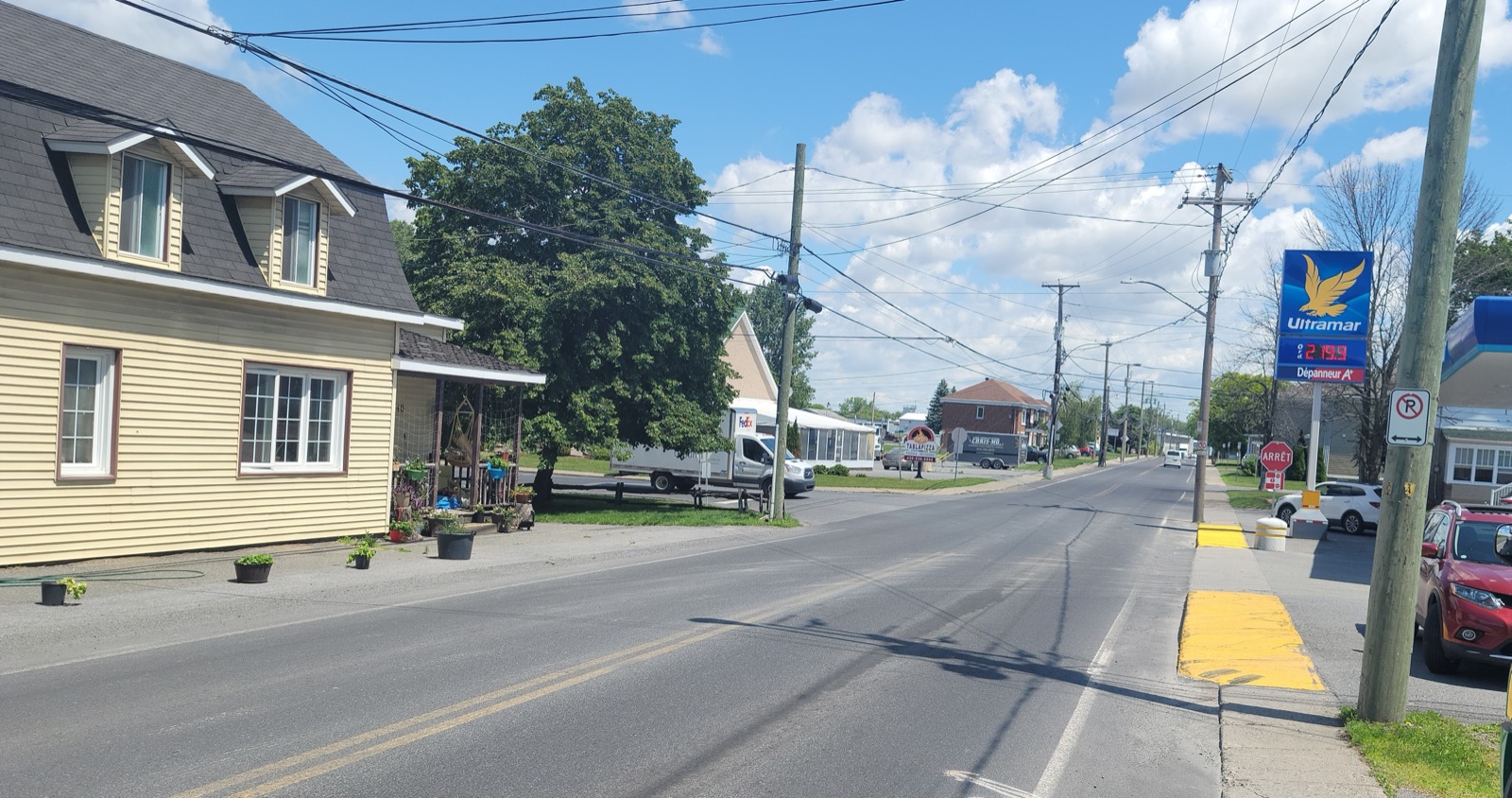 La rue Principale de Saint-Jean-Baptiste, qui suit le tracé de la route 229