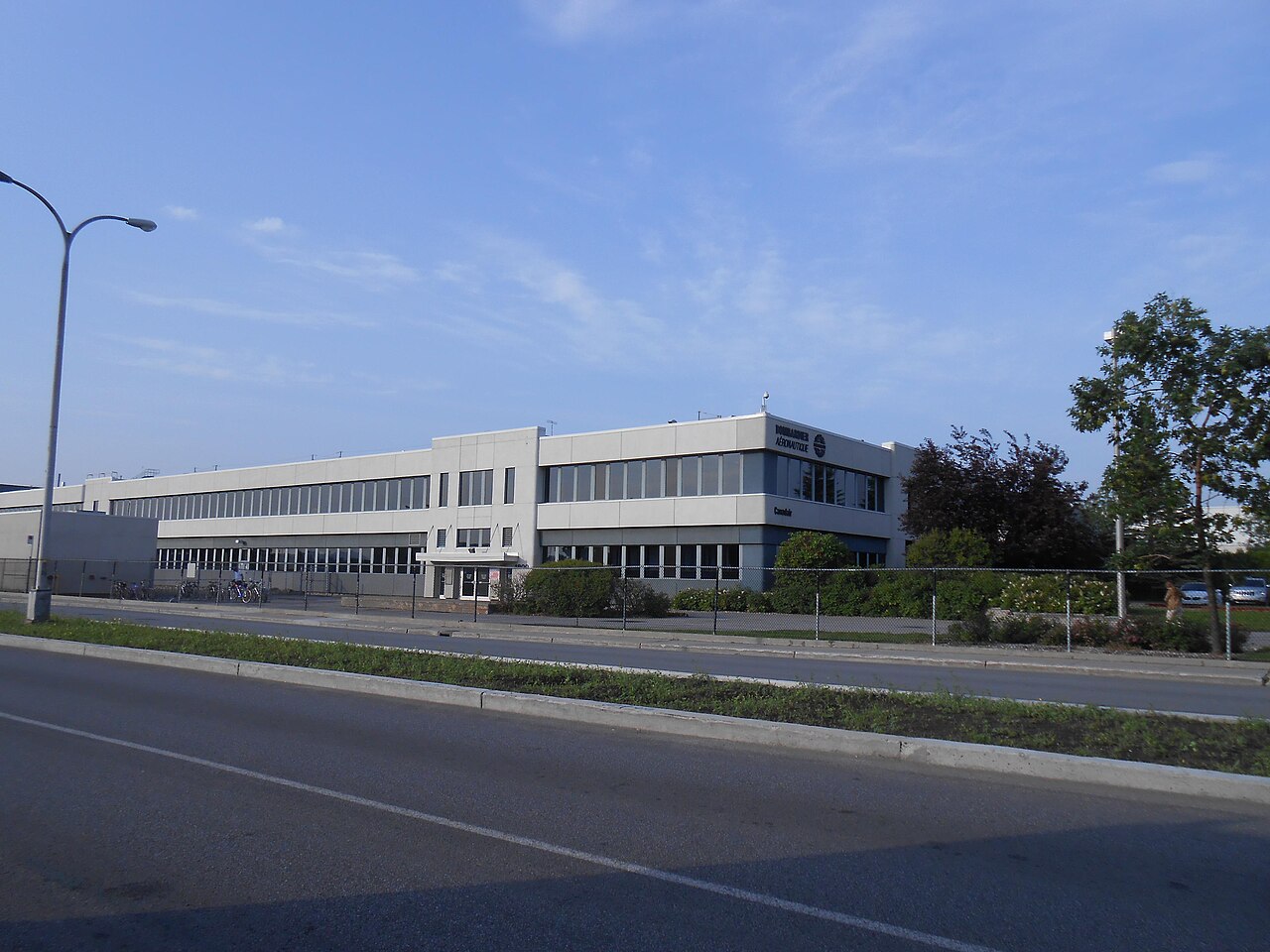 Usine de Bombardier aéronautique, dans le pôle aérospatial de Saint-Laurent