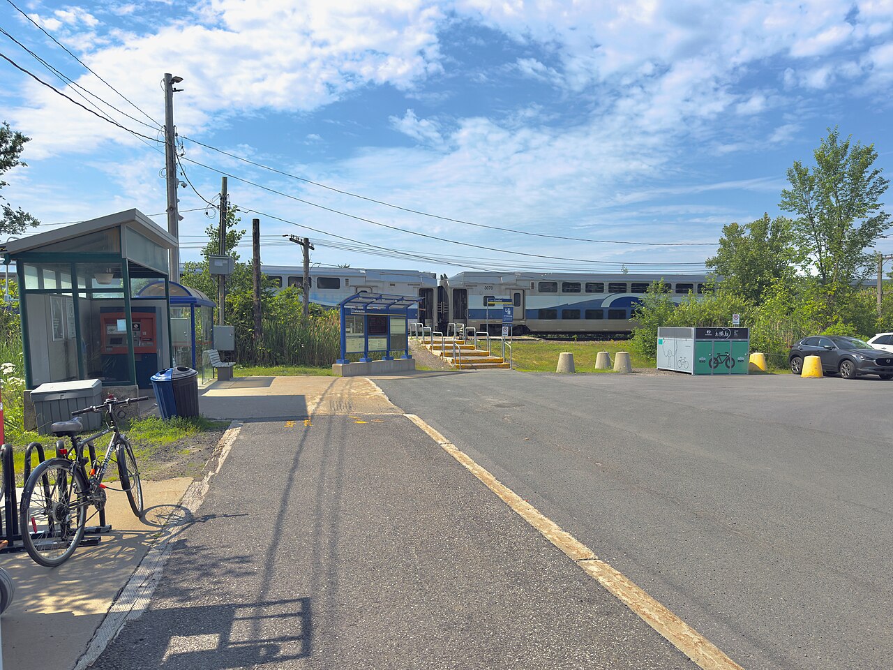 Un train exo à la gare Candiac, dans la ville voisine de Saint-Philippe