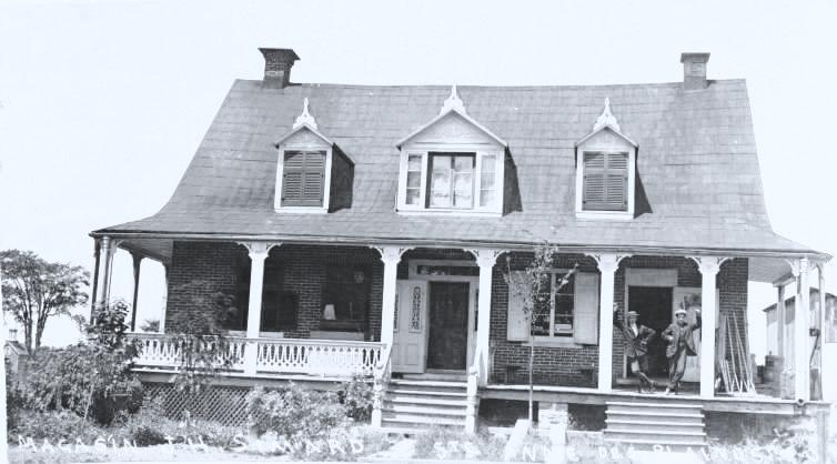 Le magasin général J. H. Simard à Sainte-Anne-des-Plaines vers 1910