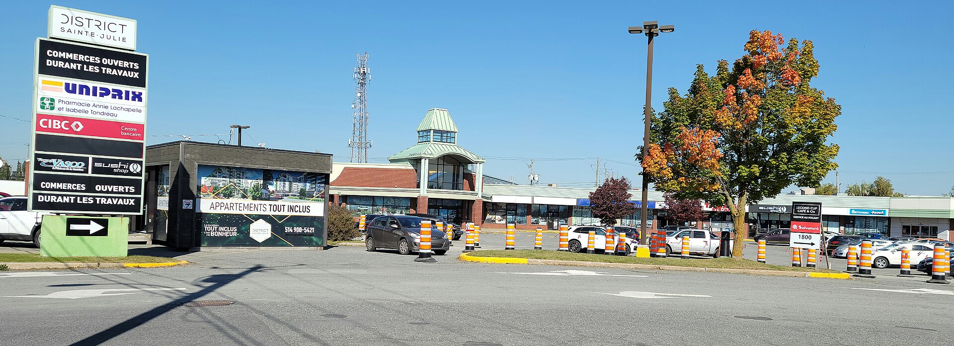 Le développement District Sainte-Julie, nouveaux immeubles résidentiels près de l'autoroute 20