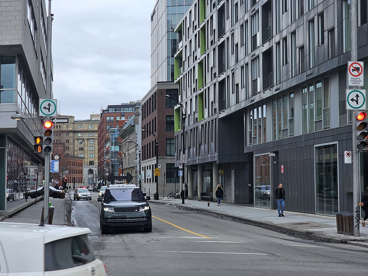 Rue de Griffintown avec ses condos modernes