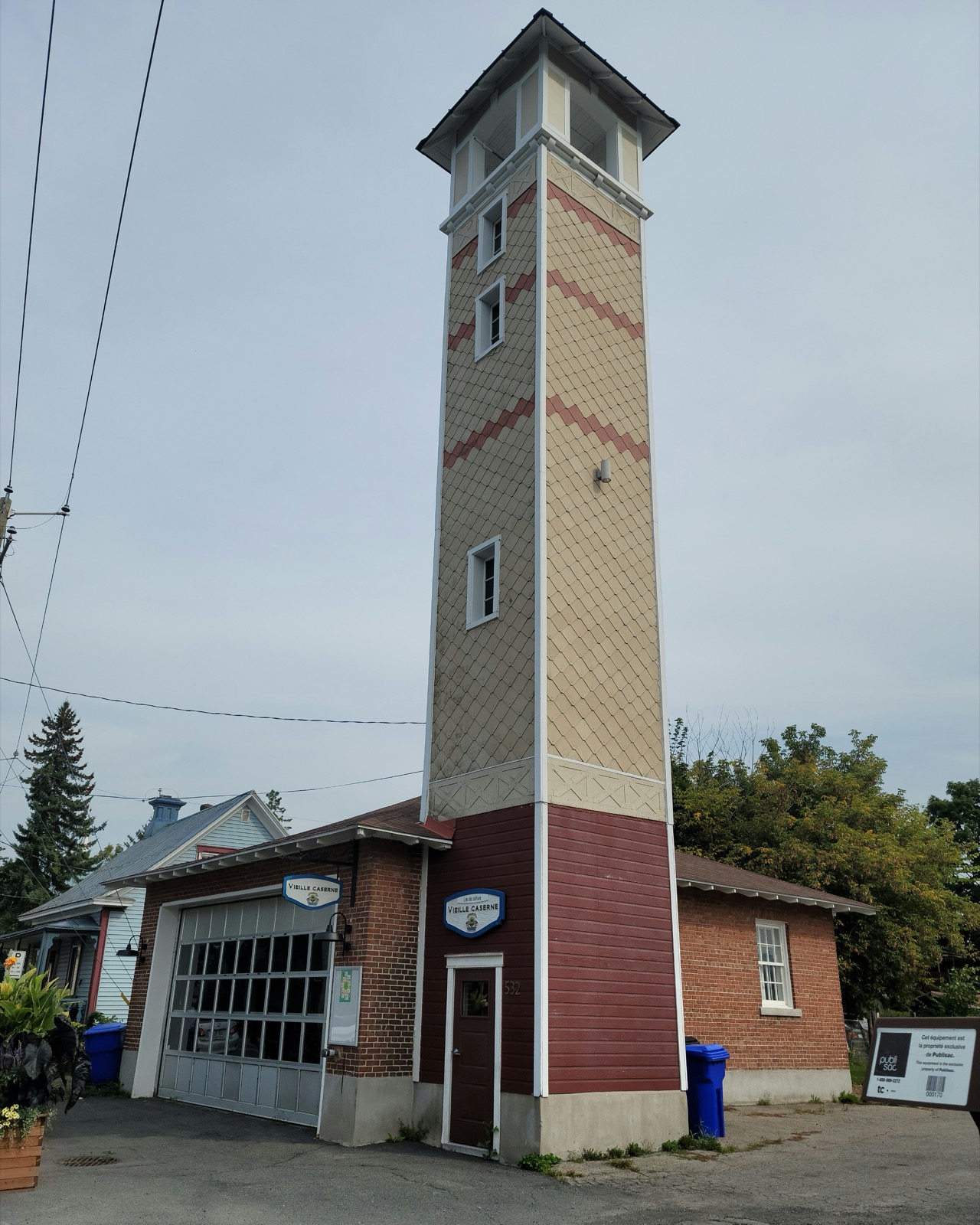 La vieille caserne de pompiers de Verchères avec sa tour de séchage des boyaux