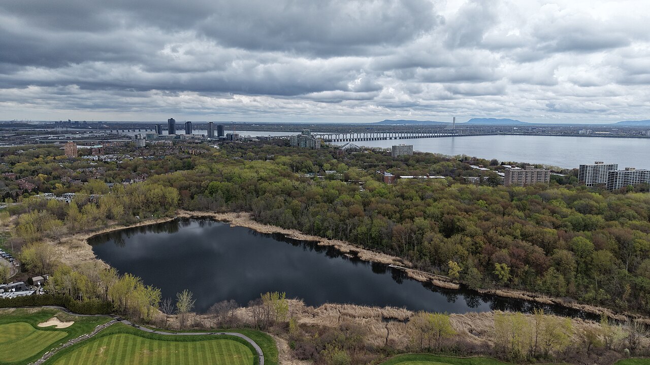 Vue aérienne du lac des Battures à l'Île-des-Sœurs