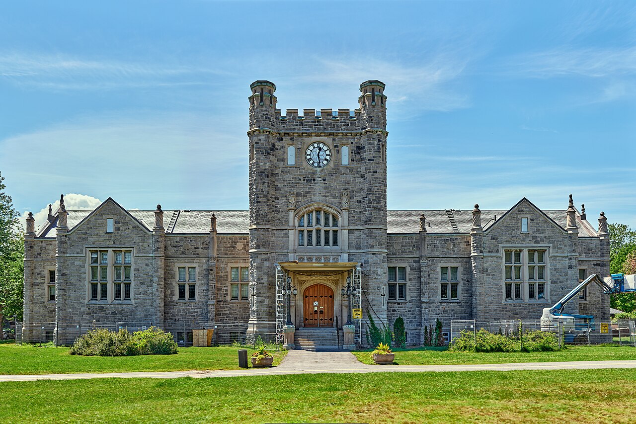 L'hôtel de ville de Westmount, bâtiment de style néo-Tudor en pierre
