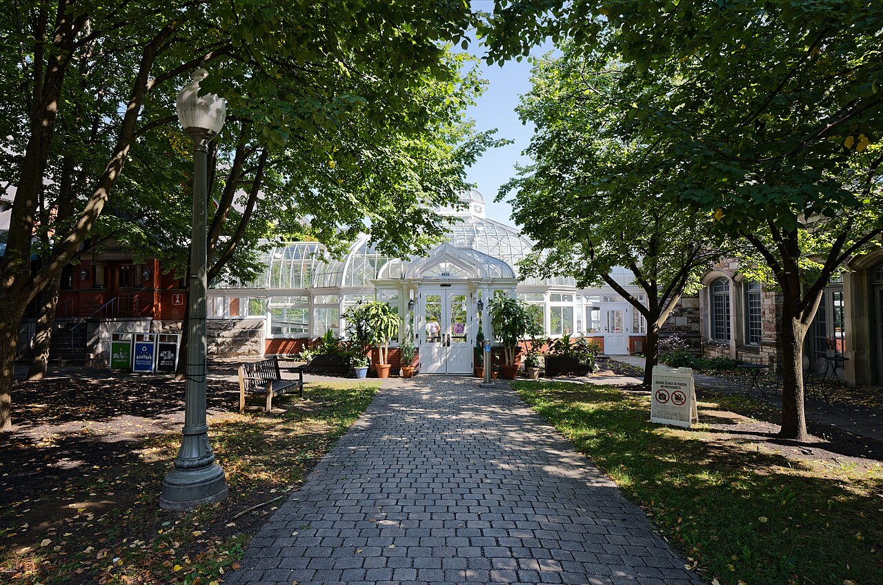 L'entrée du Westmount Conservatory, dans le parc Westmount